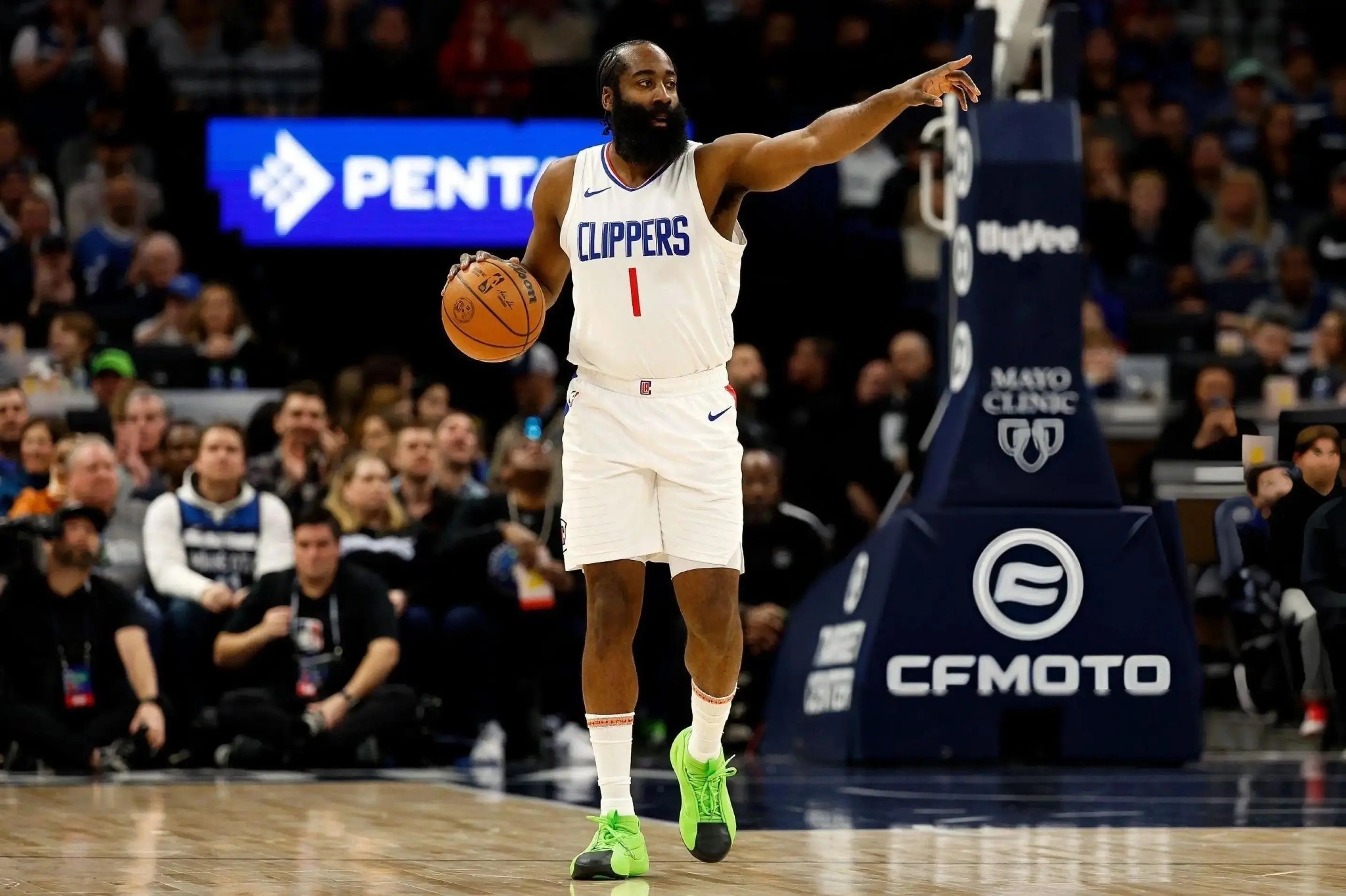 猛龙队主场大获全胜，士气高涨的简单介绍