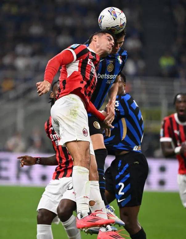 AC米兰取得重要胜利，夺目的比赛表现