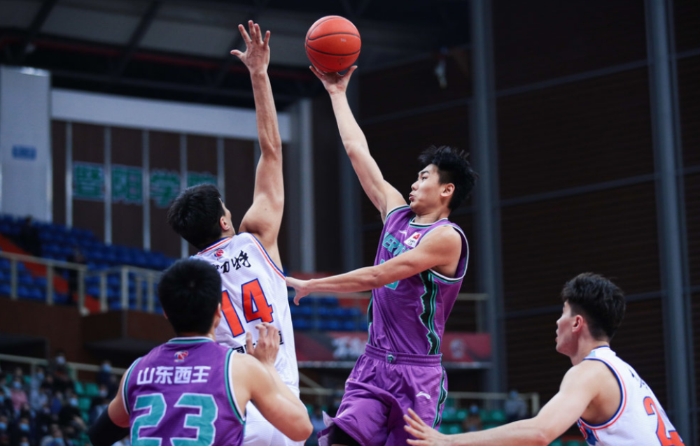 澳门男篮凭实力取胜，成为焦点
