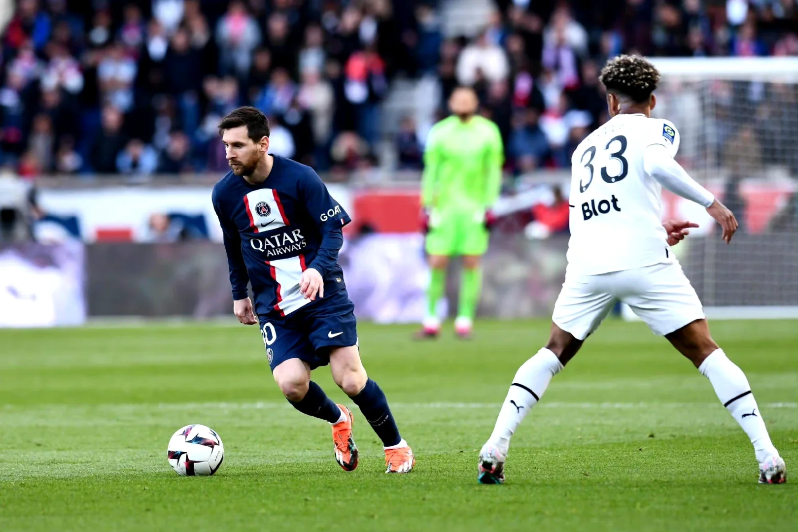 雷恩门将扑救精彩,客场赢球搏命的简单介绍 雷恩门将扑救精彩,客场赢球搏命的简单介绍