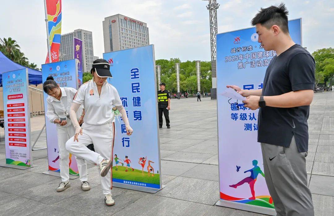 包含球场之上，心有所动，赛事精彩纷呈的词条