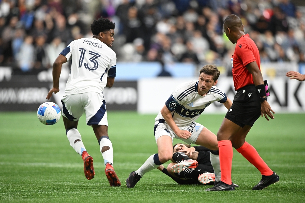 劲敌对决!豪门球队赛场上演绝对精彩!的简单介绍 劲敌对决!豪门球队赛场上演绝对精彩!的简单介绍