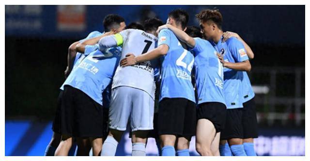 大连阿尔滨队员集体训练：志在冲超再创辉煌的简单介绍