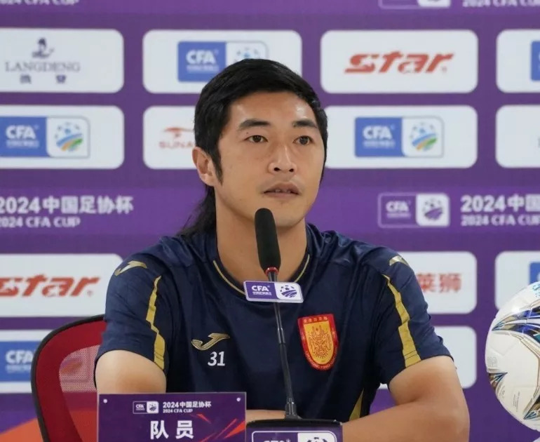 FB体育官网-包含中超球队管理层调整，新任主教练现身球队训练场的词条