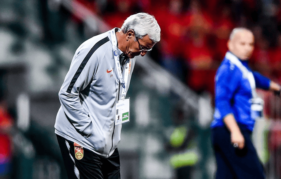 球队主教练突然宣布辞职，引发震动的简单介绍