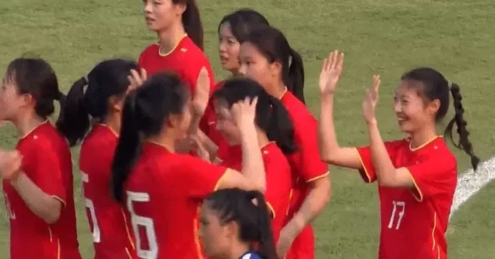 国际女子足球比赛中，中国队实现完美胜利