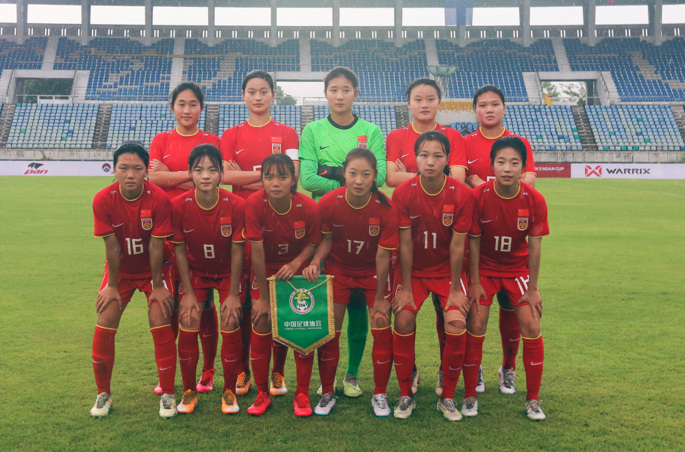 国际女子足球比赛中，中国队实现完美胜利