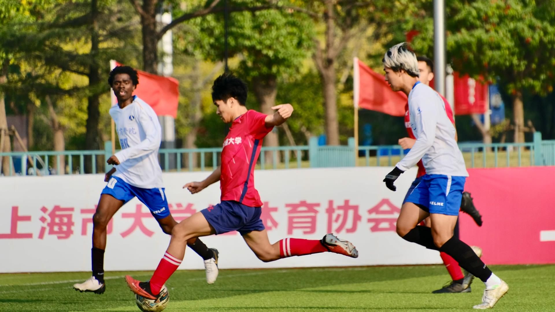 关于精彩纷呈!国内足球赛场上球队交锋相互展示实力的信息 关于精彩纷呈!国内足球赛场上球队交锋相互展示实力的信息