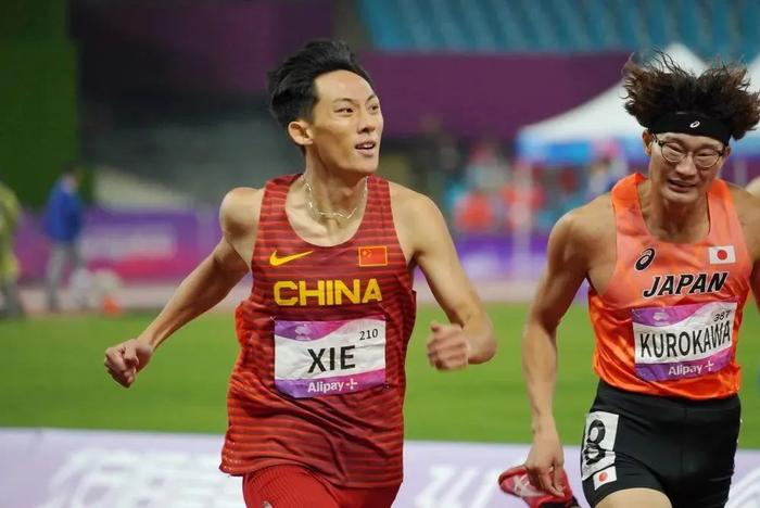 回身反超，球员逆袭带队获胜的简单介绍