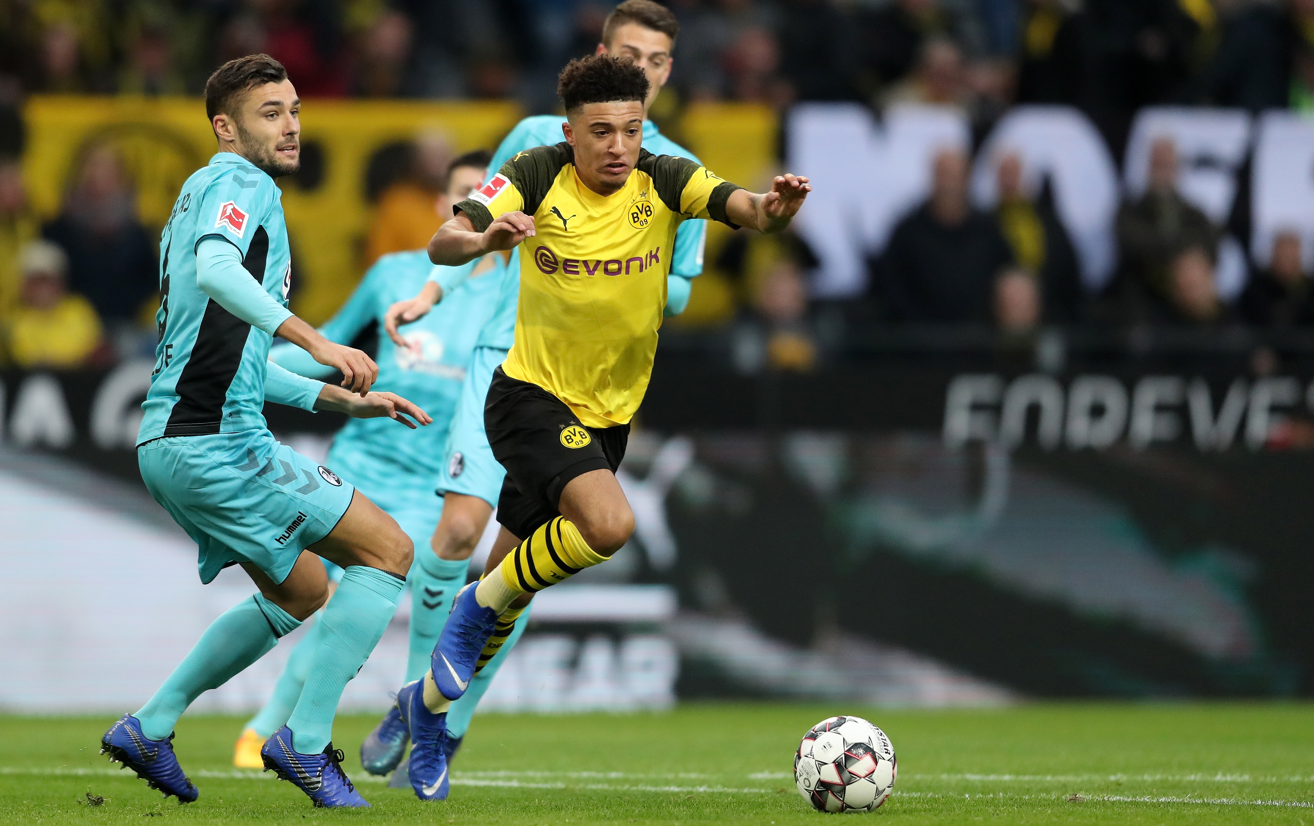 弗赖堡中场展现出色,助球队稳居积分榜前列的简单介绍 弗赖堡中场展现出色,助球队稳居积分榜前列的简单介绍