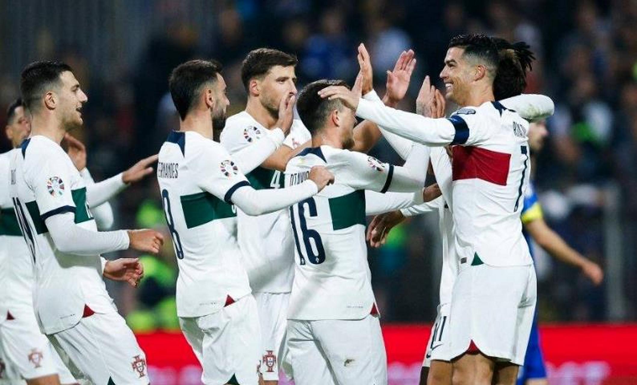 西班牙轻取波黑，高居欧洲杯小组头名的简单介绍