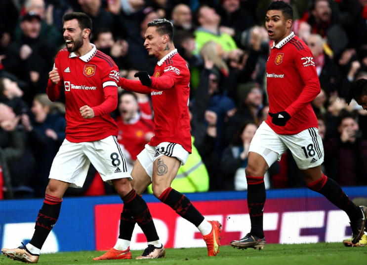 曼联客场大胜巴塞罗那，继续保持不败纪录