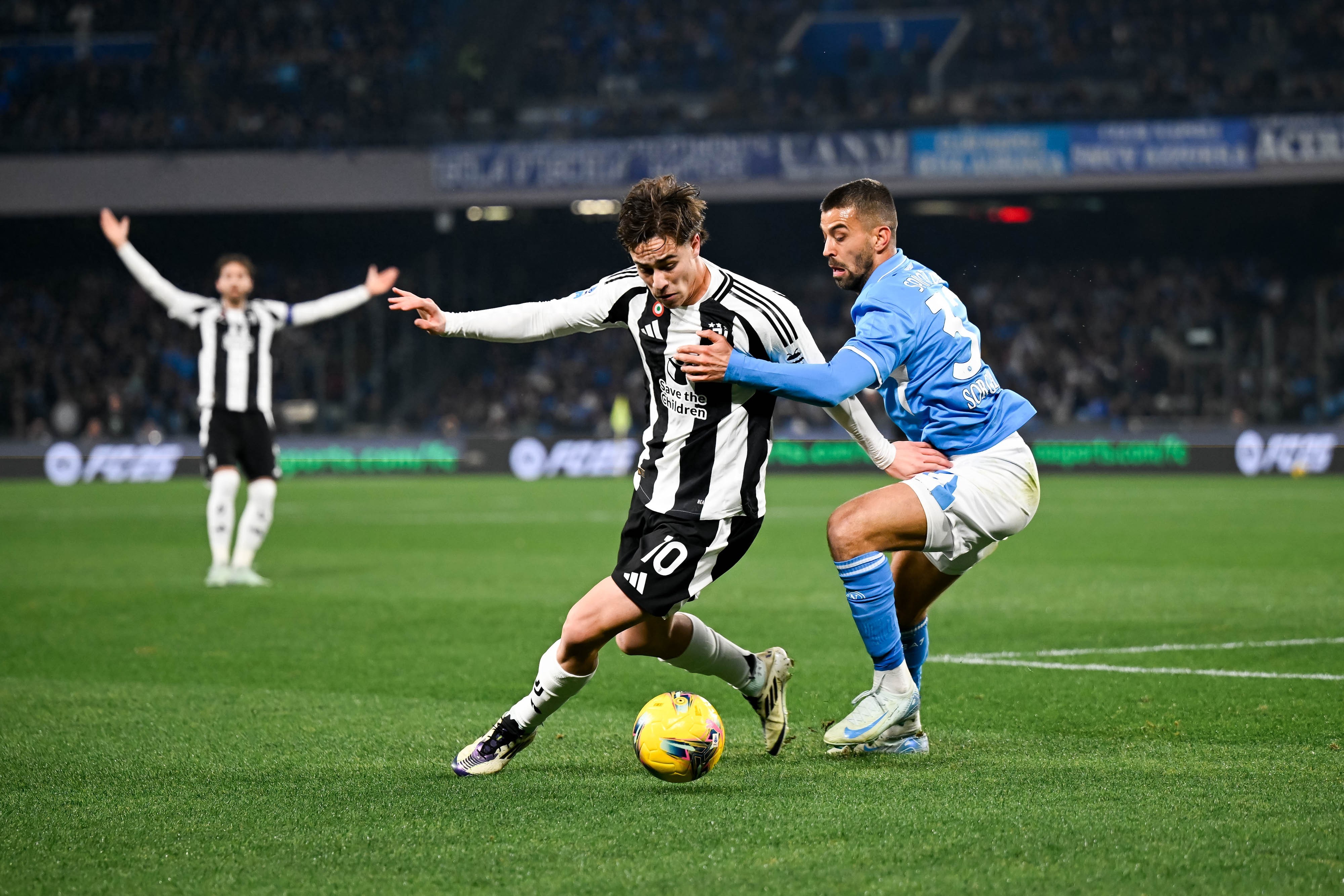 包含尤文图斯后防线表现不佳，成为败战主因的词条