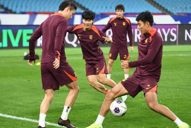 格陵兰队寻找突破口,冲击小组第二 格陵兰队寻找突破口,冲击小组第二