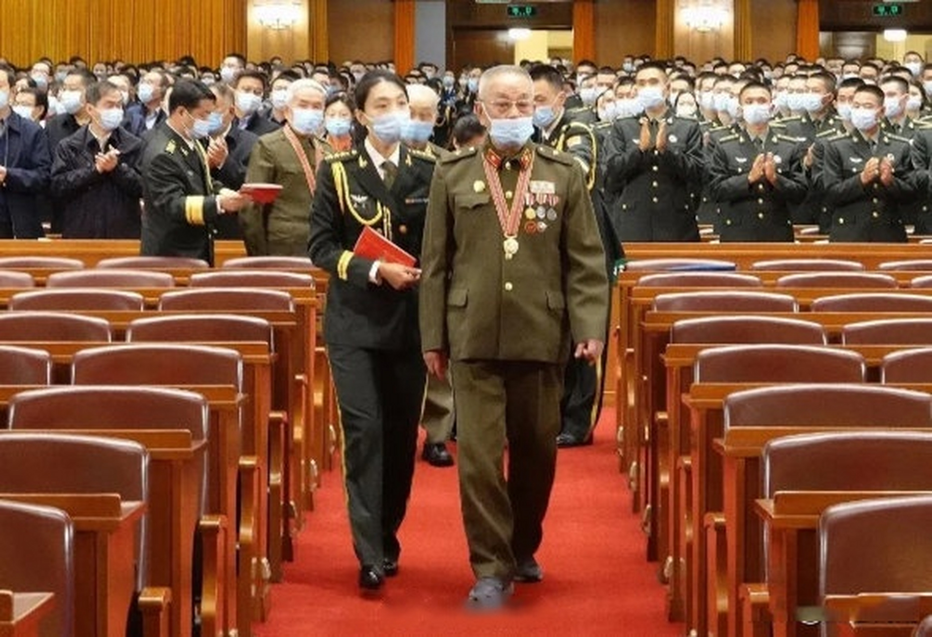 FB体育注册网址-观众掌声雷动，感动令人泪目