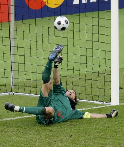 瑞士主场憾平罗马尼亚，寻求反击