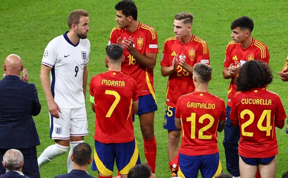 西班牙队宣布首发阵容，备战欧预赛