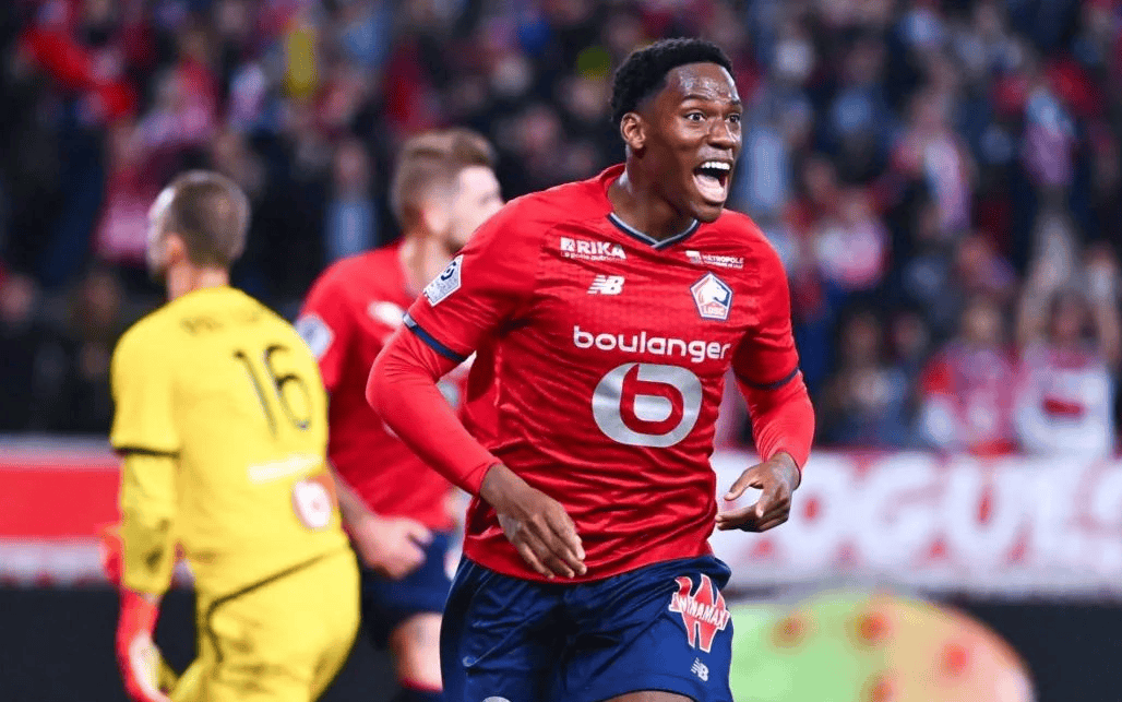 里昂法甲赛事中成绩斐然,引人注目 里昂法甲赛事中成绩斐然,引人注目