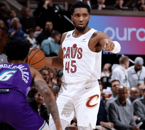 爵士客场惊险逆转，东南区战绩逆袭