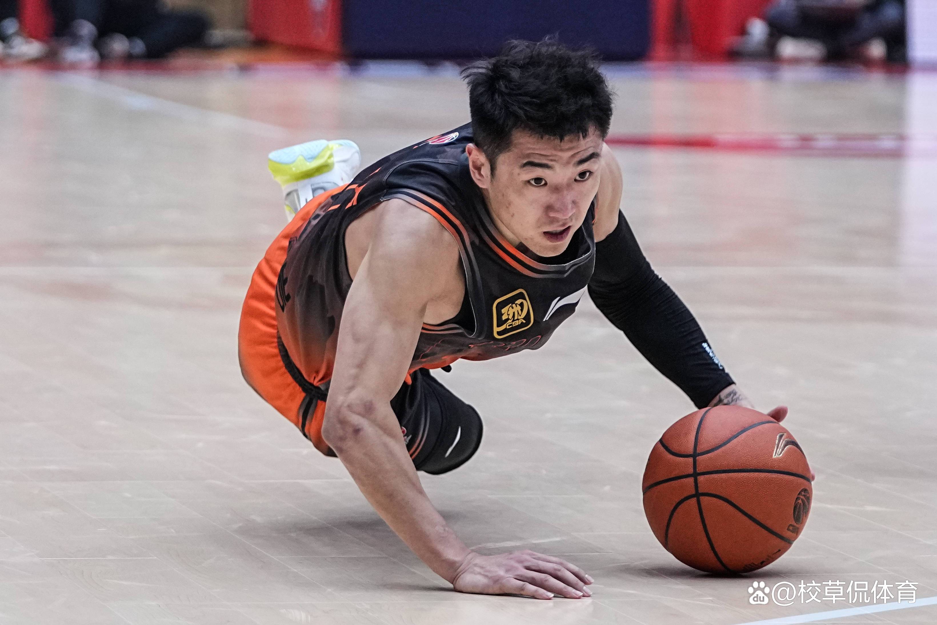 江苏男篮出现团队不端,遭遇连败痛击 江苏男篮出现团队不端,遭遇连败痛击