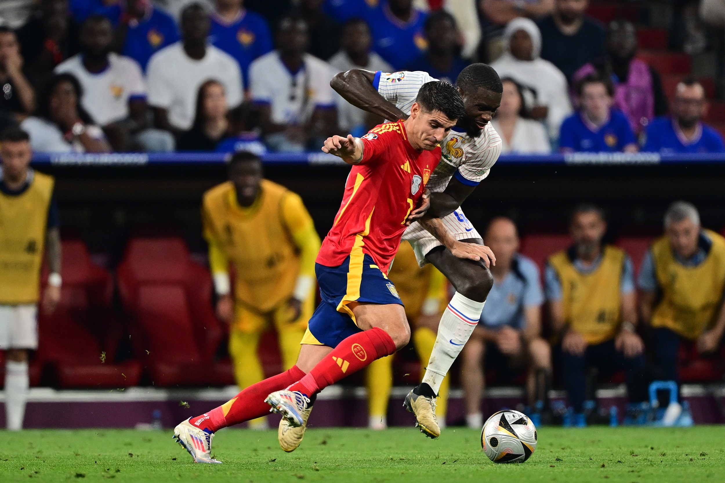 西班牙晋级半决赛，继续征程欧洲杯之路