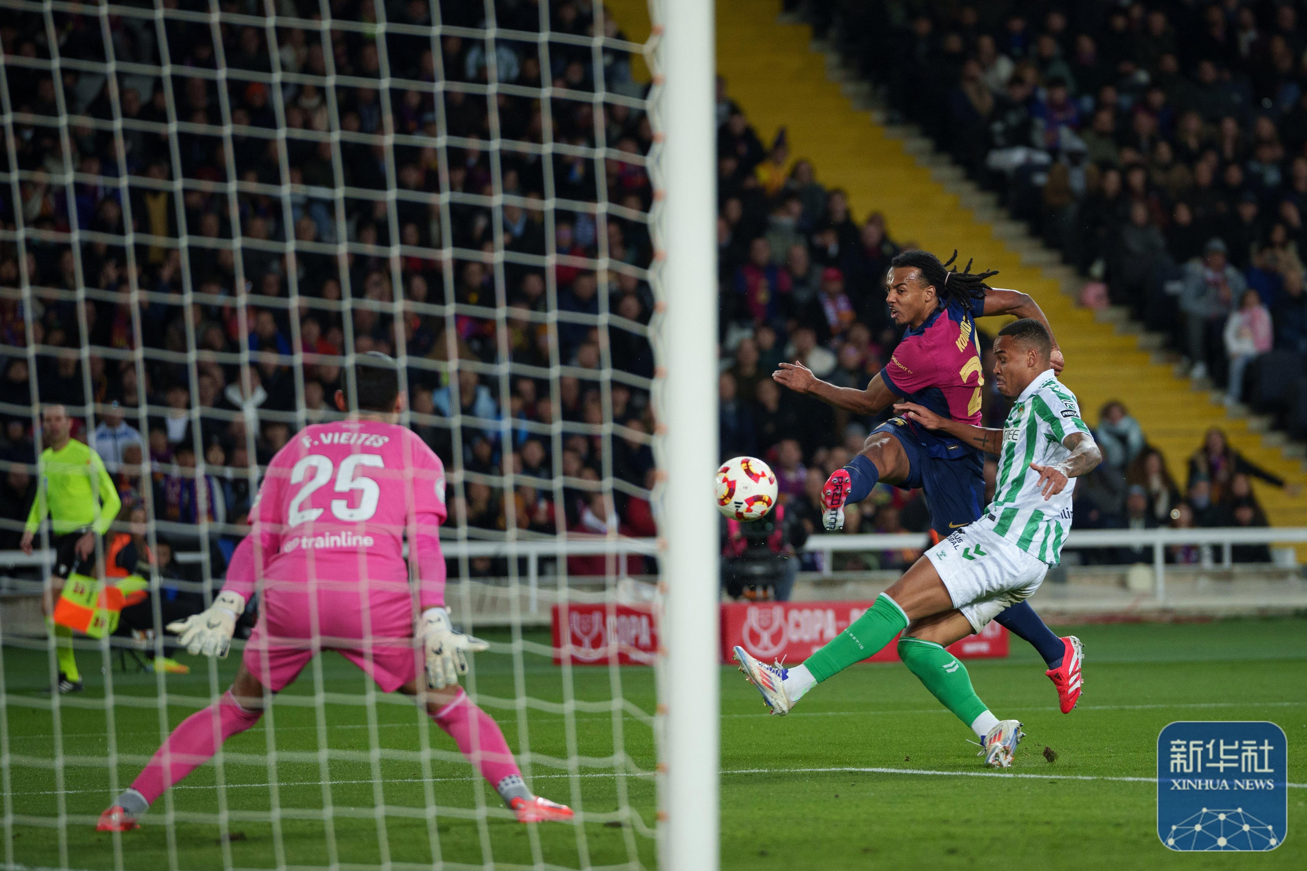 精准射门！神奇进球拉开分差
