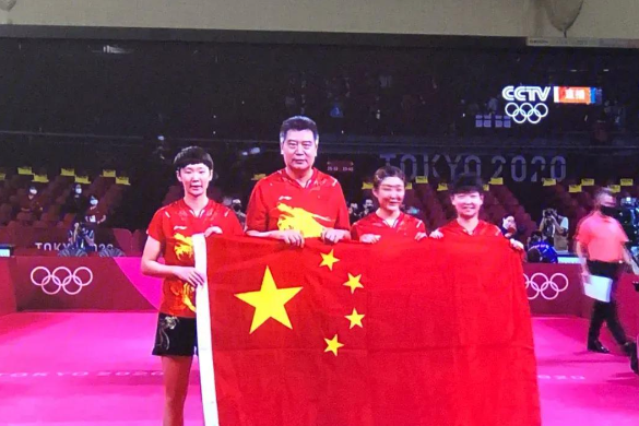 运动员拼尽全力,最终获得金牌 运动员拼尽全力,最终获得金牌