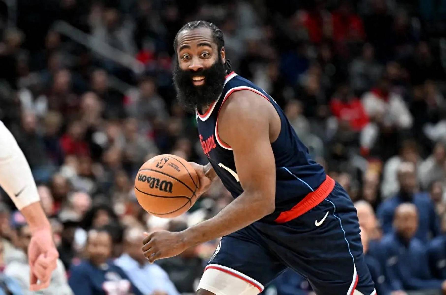 火箭战胜老鹰，哈登再砍35+