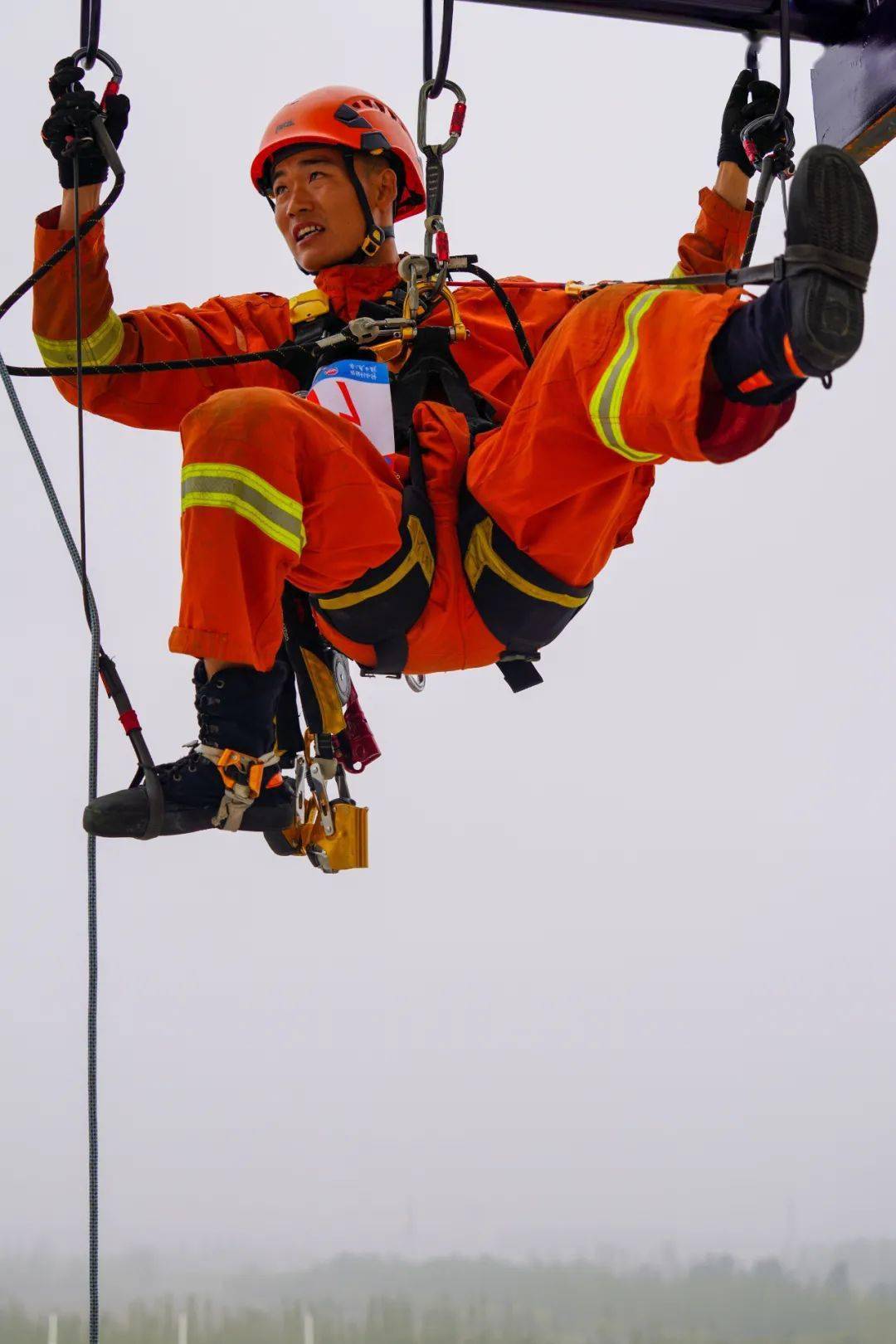 FB体育网页版-紧张对决！球队一路披荆斩棘