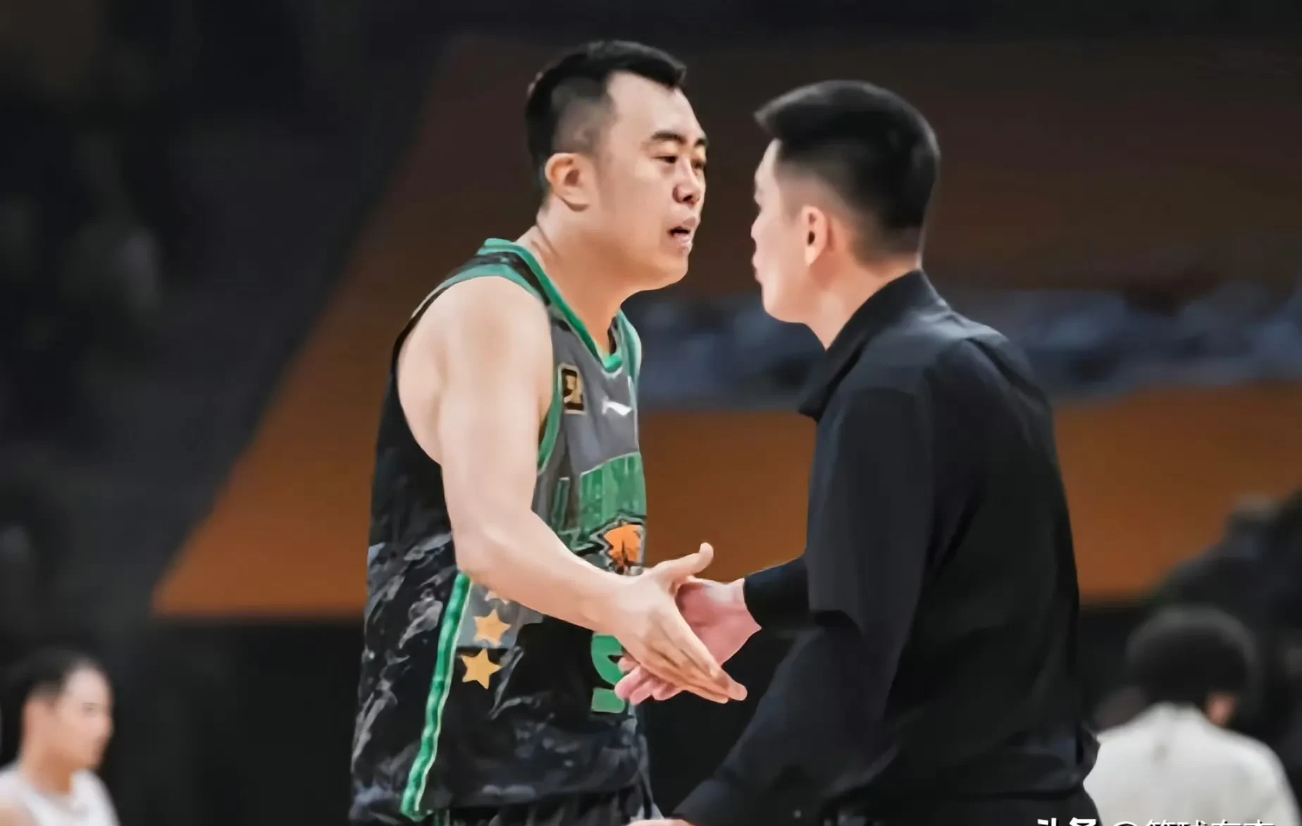 辽宁男篮轻松击败广东队，继续领跑