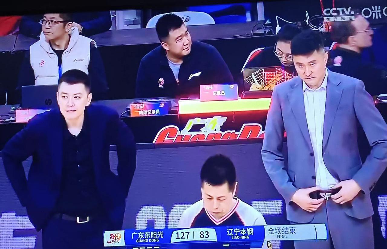 辽宁男篮轻松击败广东队，继续领跑