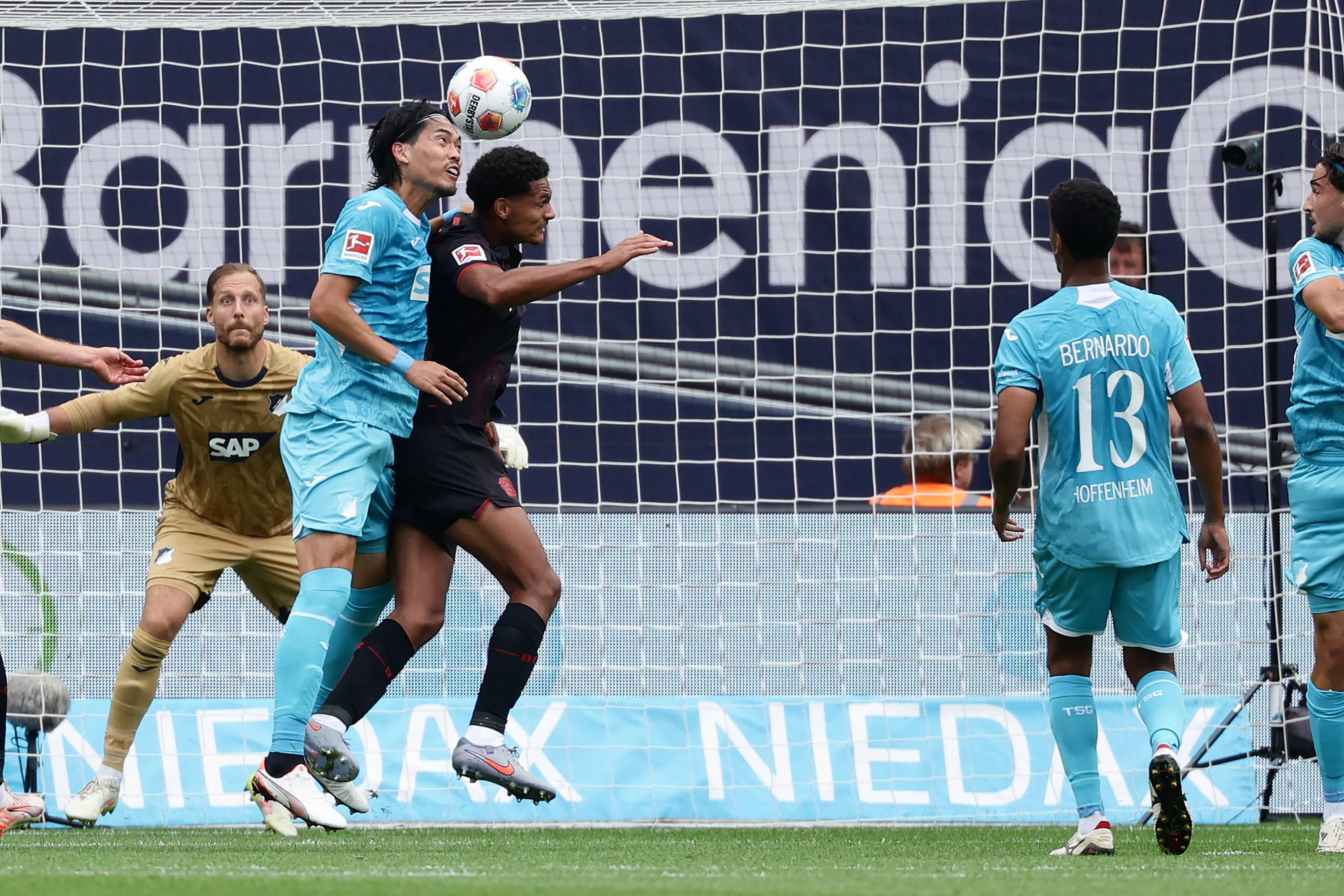 意大利球员在德甲联赛中频频破门,成为队内得分王 意大利球员在德甲联赛中频频破门,成为队内得分王