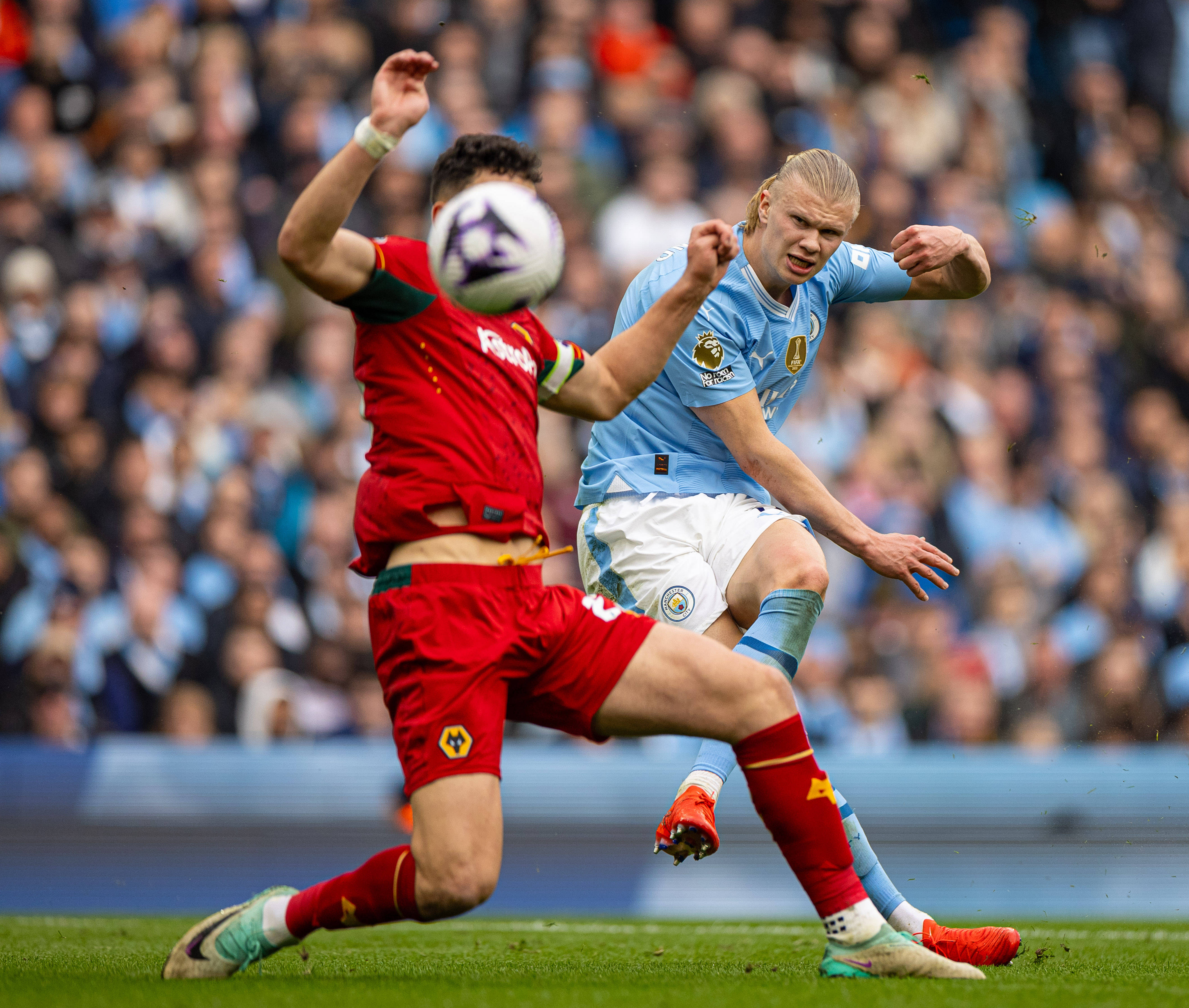 狼队客场获胜，重返英超积分榜前十的简单介绍