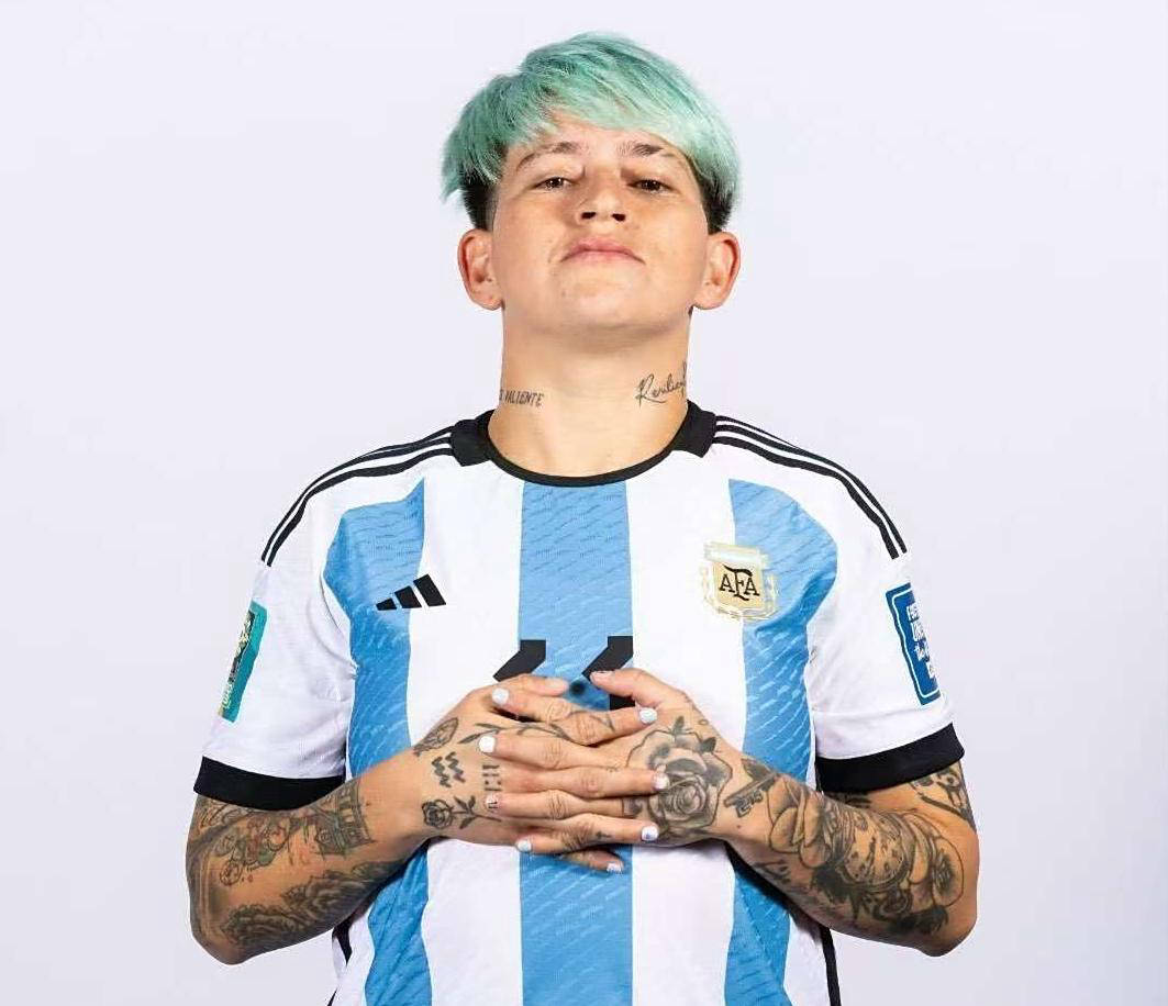 阿根廷女足团结抗敌突破困境逆袭