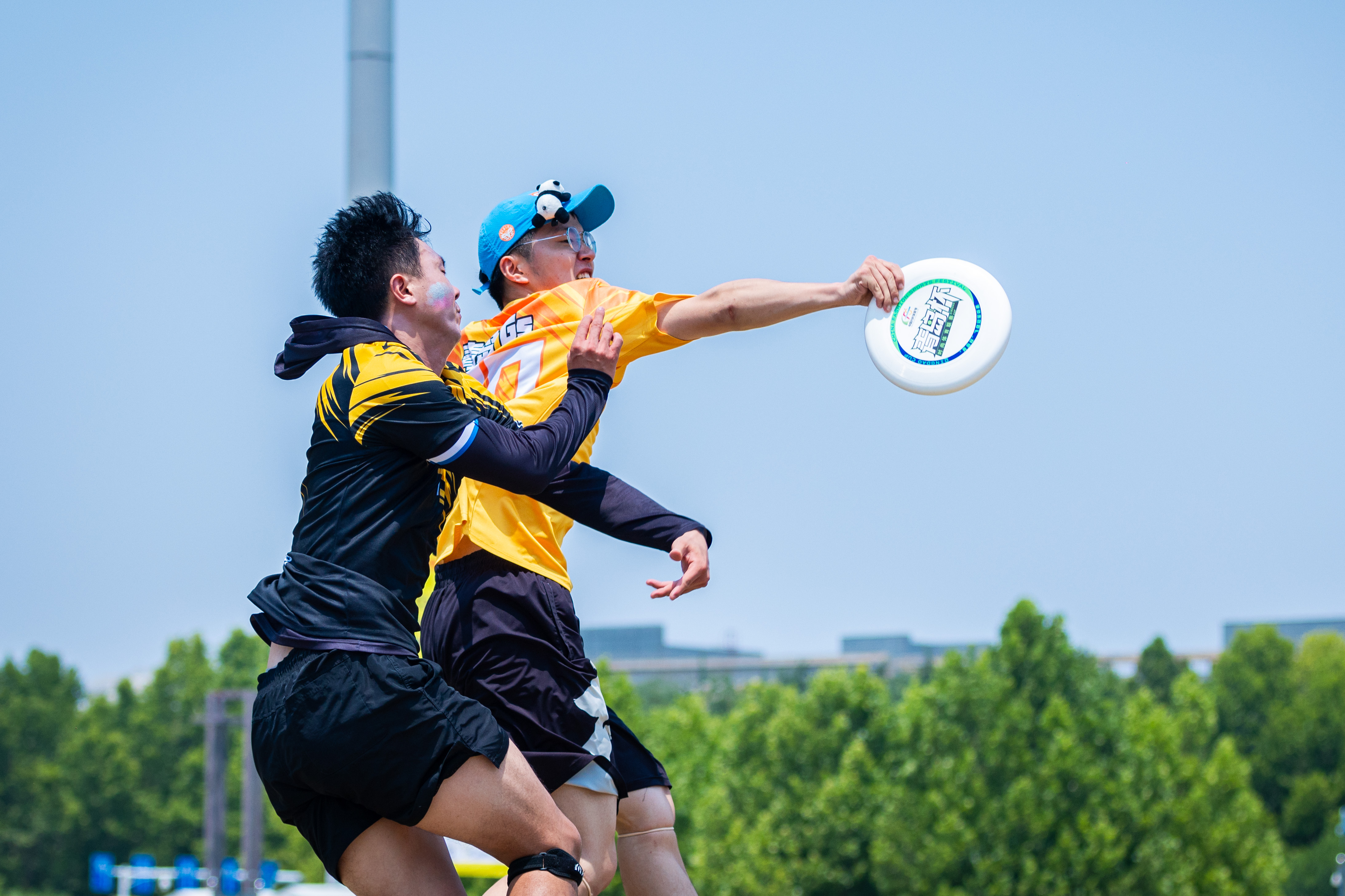 惊险万分的比赛,赛场气氛紧张 惊险万分的比赛,赛场气氛紧张