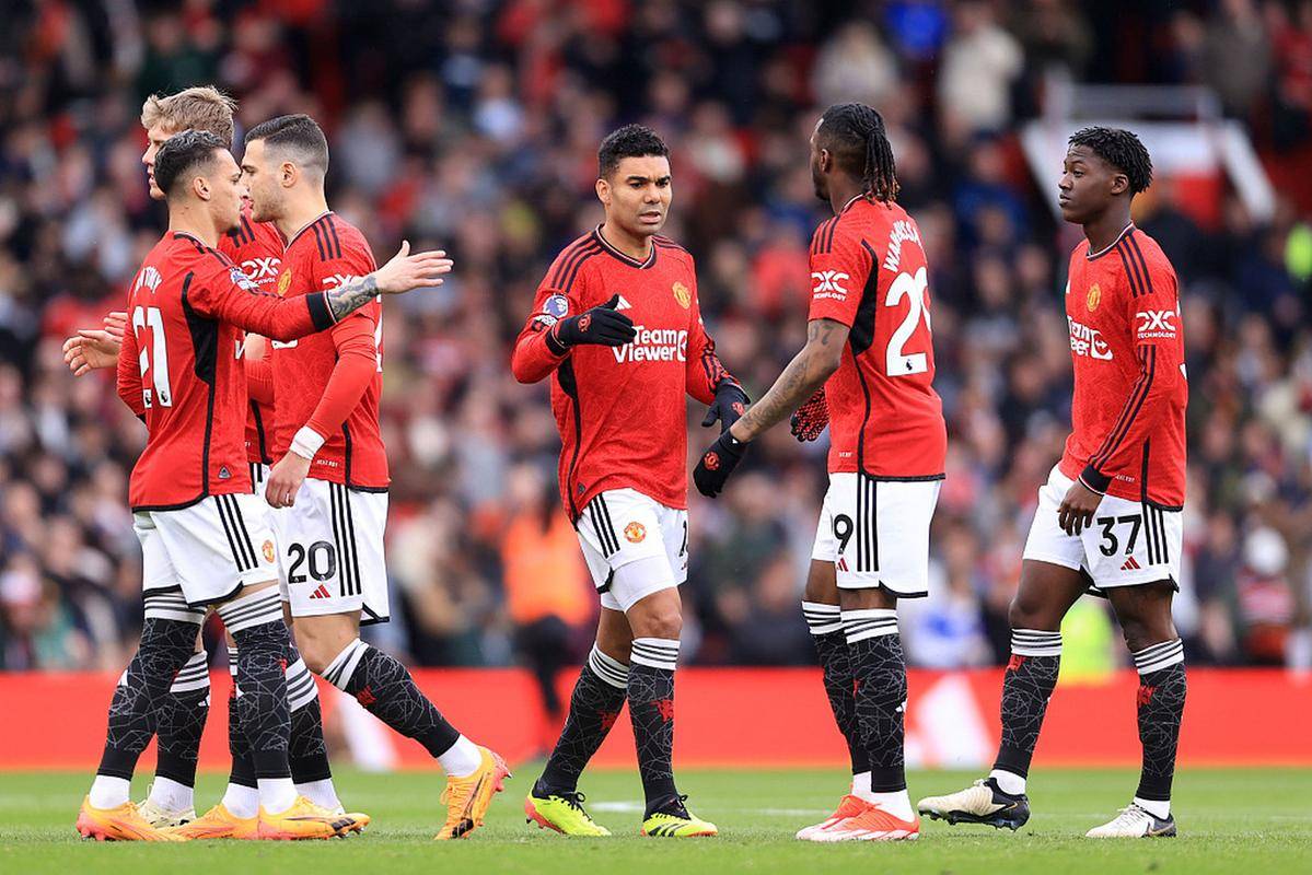 曼联中场组织灵活,进攻方式多样 曼联中场组织灵活,进攻方式多样