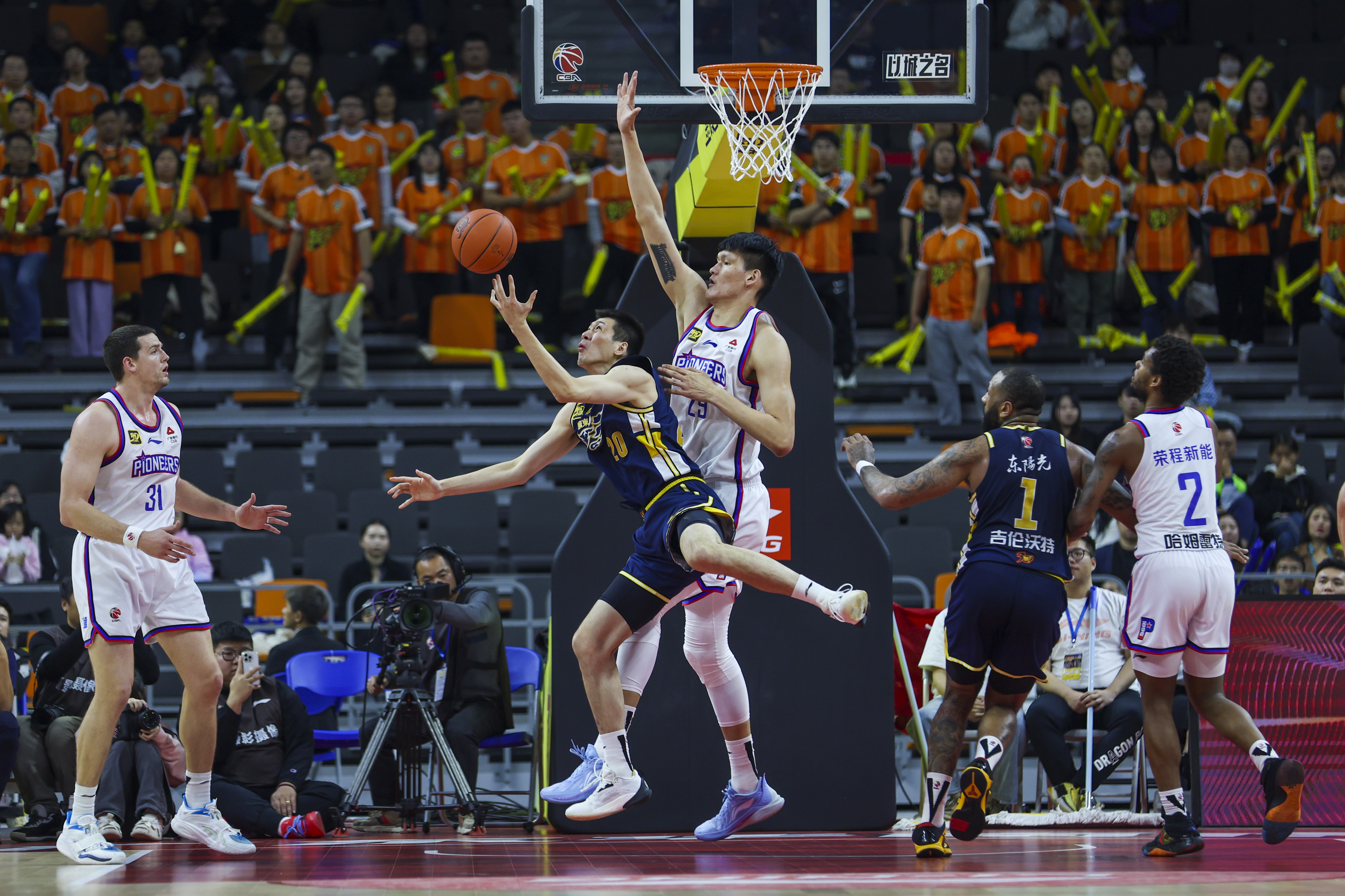 CBA球员表现出色，赛场竞技尽显风采的简单介绍