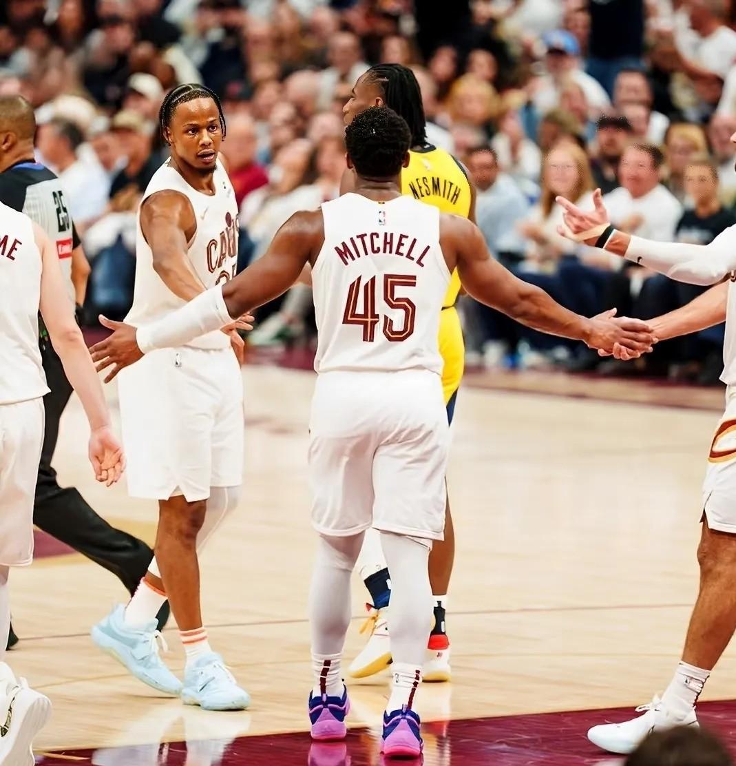 老鹰主场不敌步行者,陷入两连败 老鹰主场不敌步行者,陷入两连败