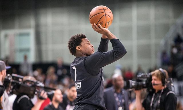 76人客场逆转魔术，取得十连胜