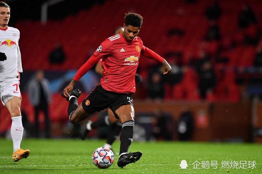 曼联2-0连胜锁定小组头名！拉什福德梅开二度贝尔纳多戴帽