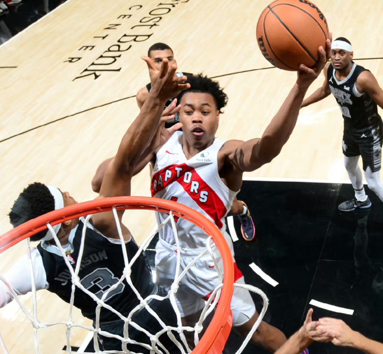 猛龙完胜马刺！西亚卡姆砍下生涯最高得分