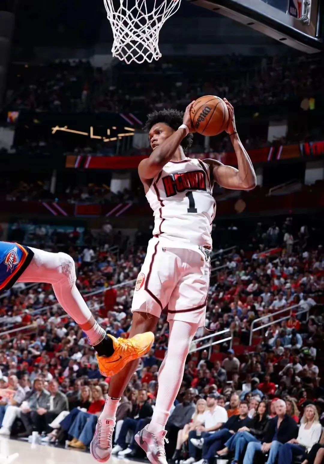 火箭不敌马刺，哈登孤军奋战无果