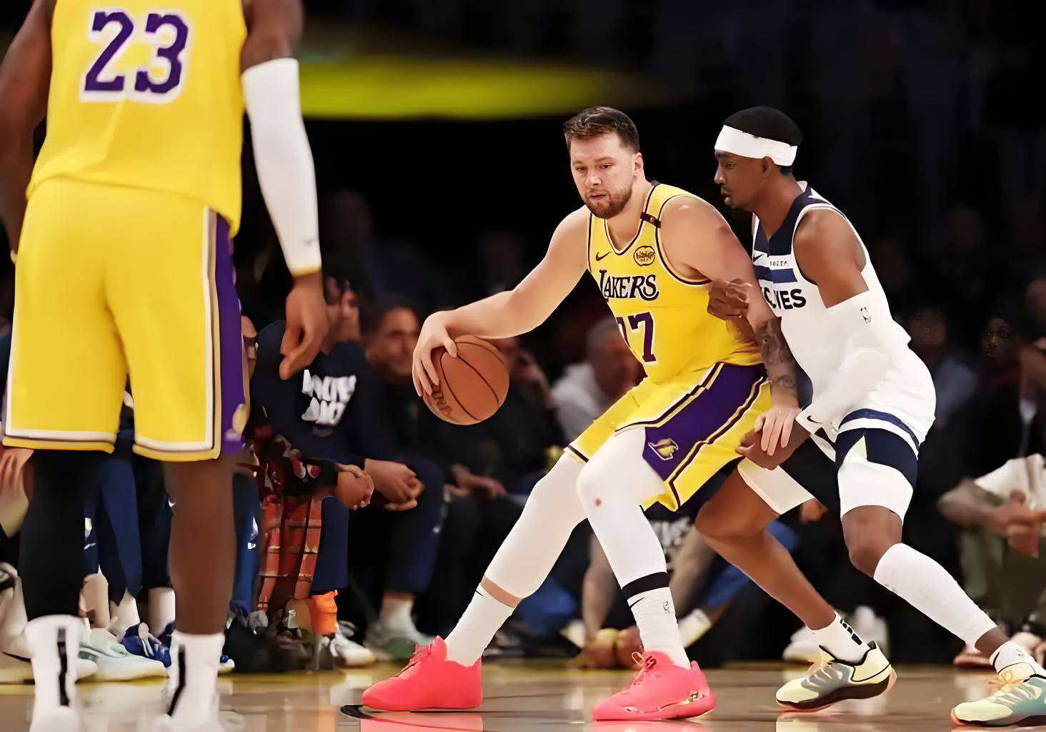 FB体育注册网址-湖人再胜尼克斯，继续领跑西部