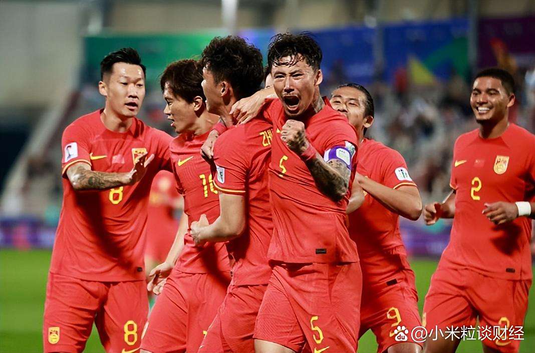 中国足球队备战世预赛，国际比赛再度复苏