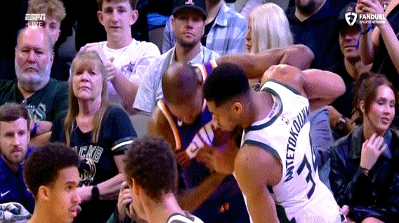 雄鹿虽败犹荣,杜兰特砍下关键球 雄鹿虽败犹荣,杜兰特砍下关键球