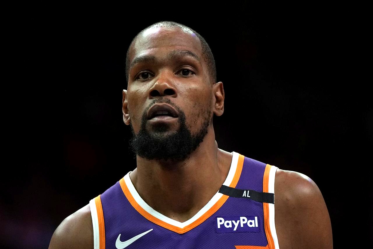 雄鹿虽败犹荣,杜兰特砍下关键球 雄鹿虽败犹荣,杜兰特砍下关键球