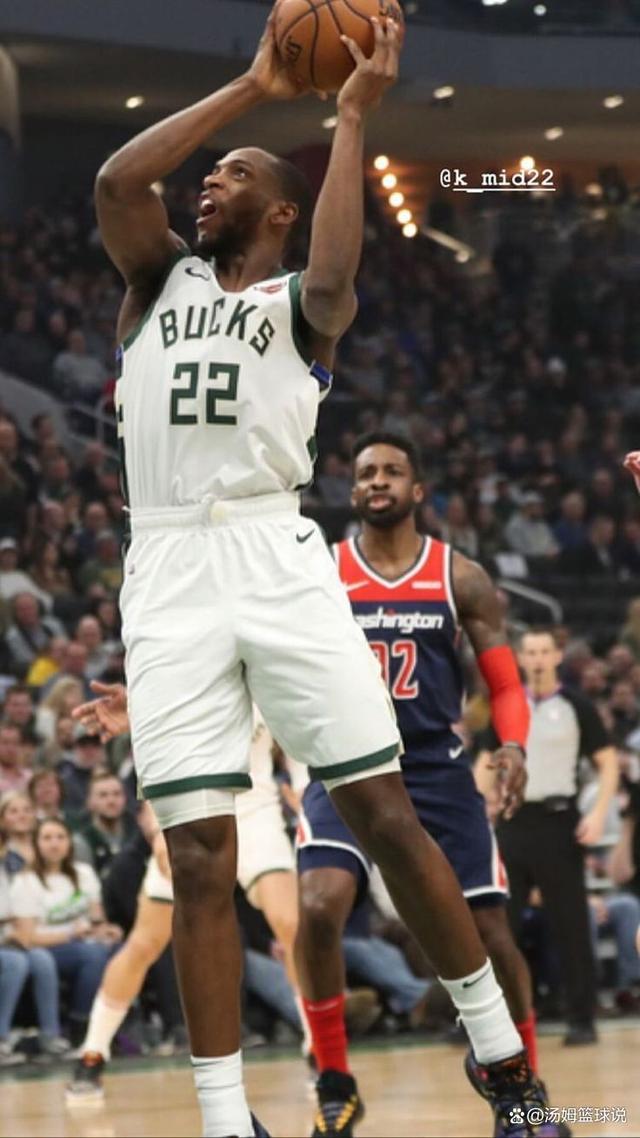 雄鹿客场力克灰熊，米德尔顿25分