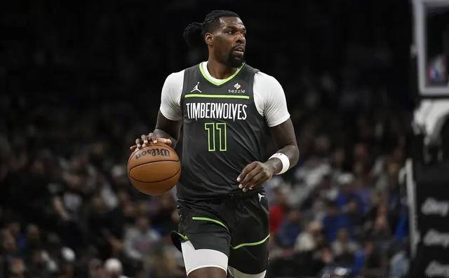 戈贝尔独揽20分16板