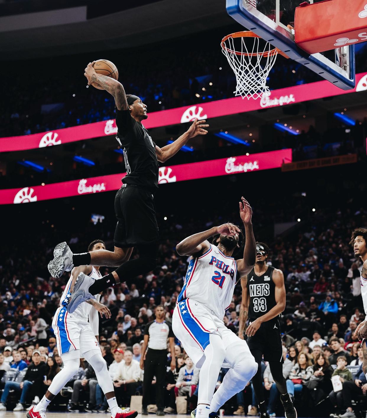 篮网实现三连胜，压哨球惊险命中，绝杀对手