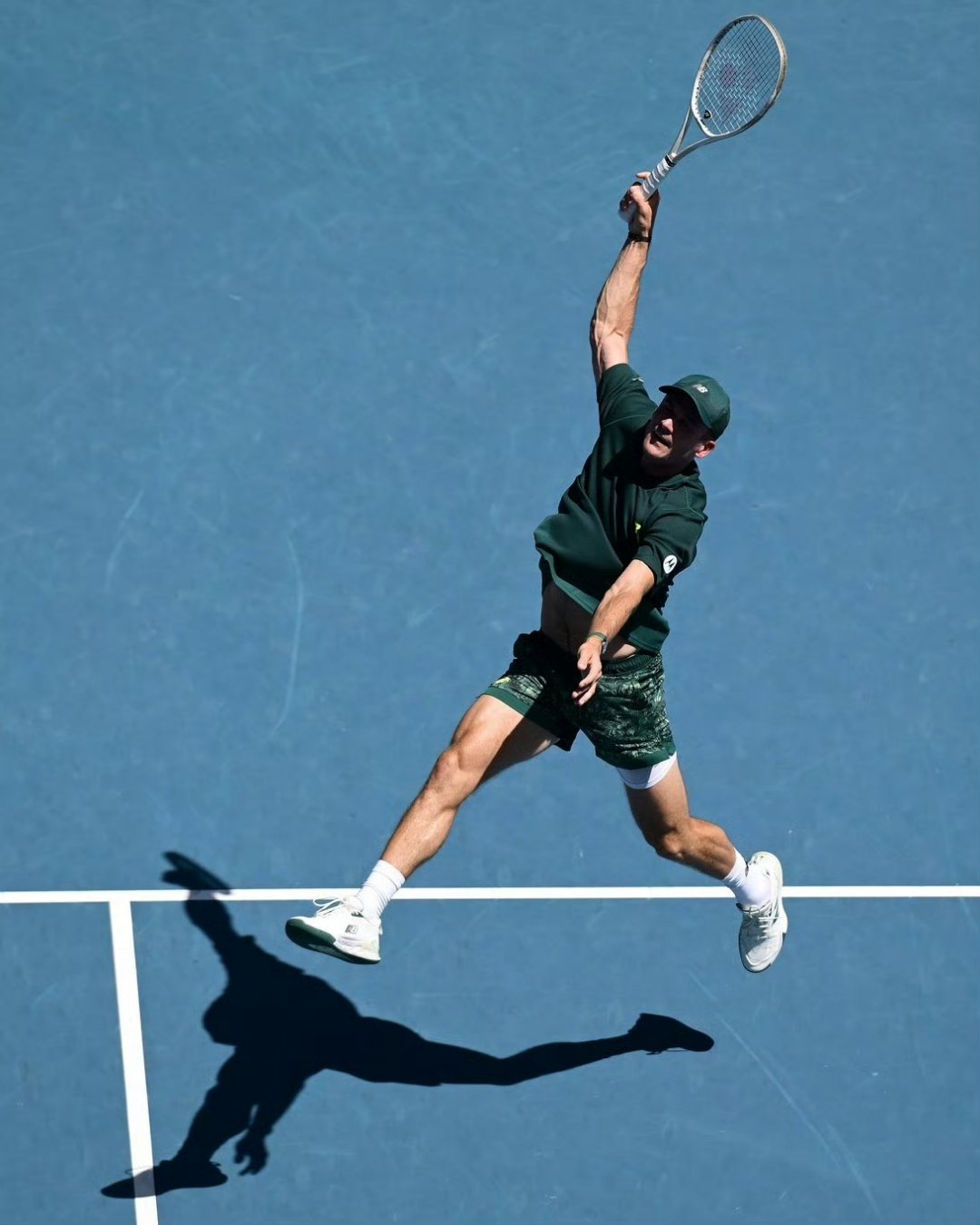 包含西班牙网球队翻盘日本网球队，兹维列夫完成帽子戏法的词条